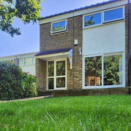 Twin Room In Crawley,Gatwick,West Sussex Ifield エクステリア 写真